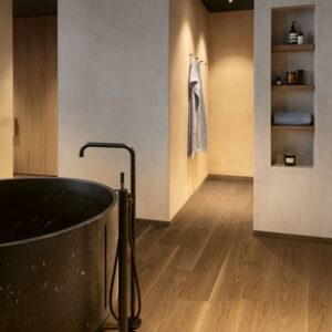 פרקט למינציה Quick-Step דגם 6436 בגוון עץ טבעי, פרקט איכותי לבית ולעסק.